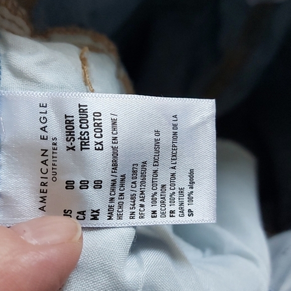 NWT American Eagle Highest Rise Mom Jeans - Picture 9 of 9